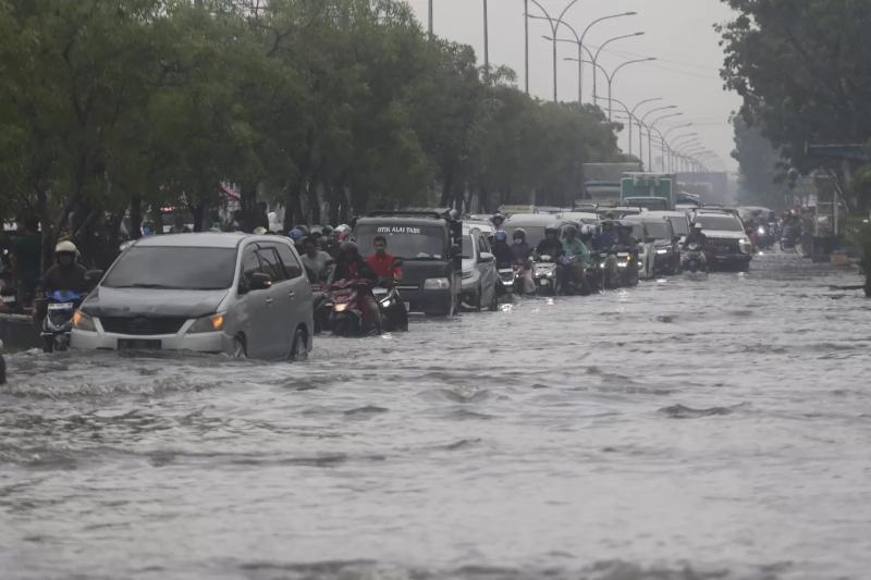 Tiap Selesai Hujan, Macet Panjang Landa Panam Pekanbaru