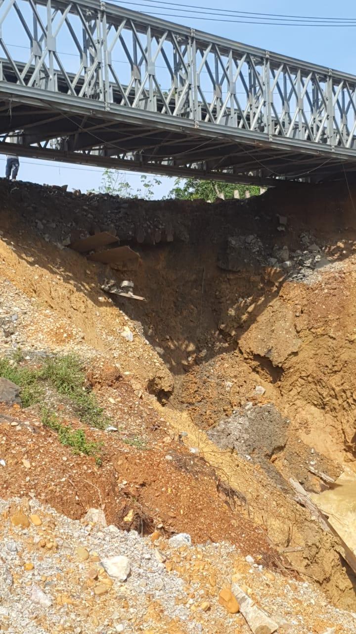 Jalan Riau-Sumbar Macet Total