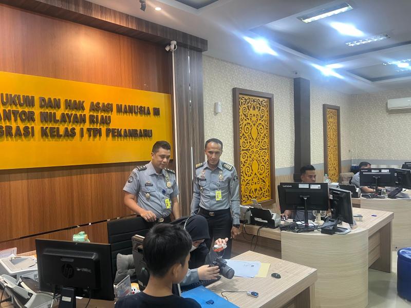Imigrasi Sesuaikan Tarif Paspor, Pemohon Tetap Melonjak Jelang Nataru