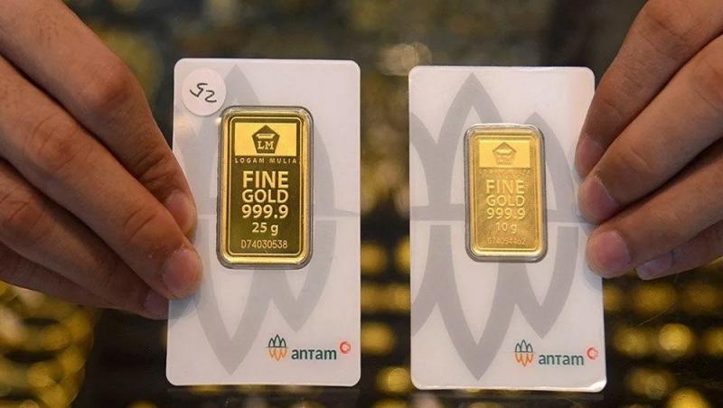 Harga Emas Terpuruk dari Level Tertinggi