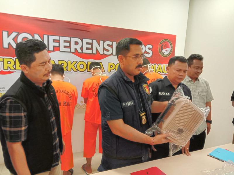 Ditresnarkoba Polda Riau Sikat Pemain Jaringan Golden Crescent