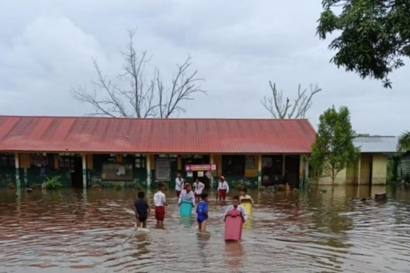 Sejumlah Sekolah di Pelalawan Terpaksa Diliburkan Akibat Banjir