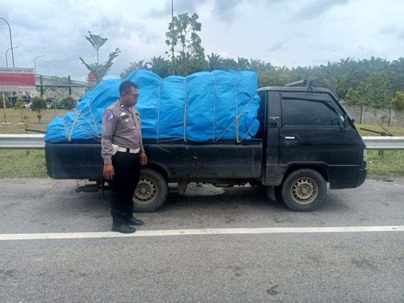 Nekat Lawan Arus di Tol Permai, L300 Bermuatan Durian Ditilang