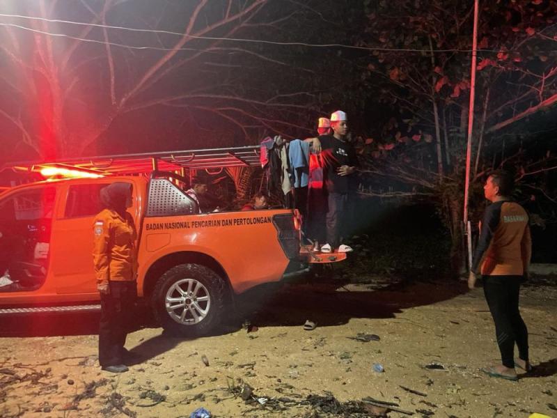 Terjebak Banjir, Basarnas Evakuasi Puluhan Santri