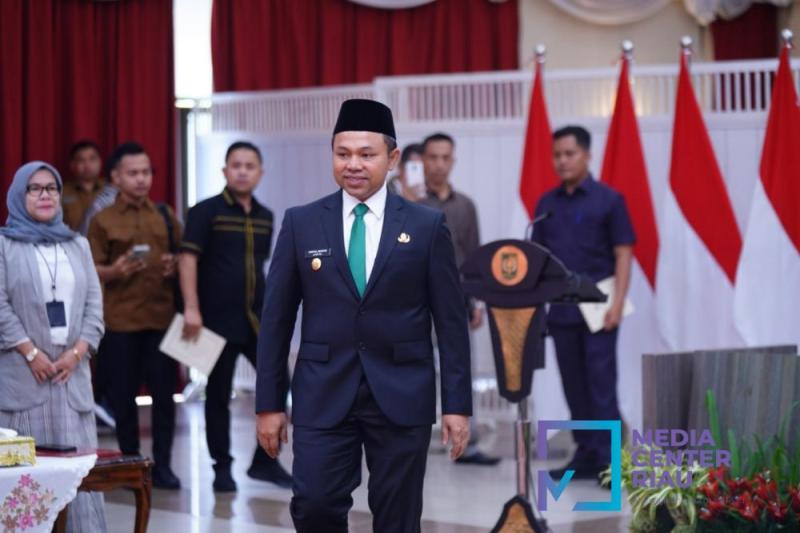 Jabatan Diperpanjang, Gubri Lantik Pj Sekdaprov