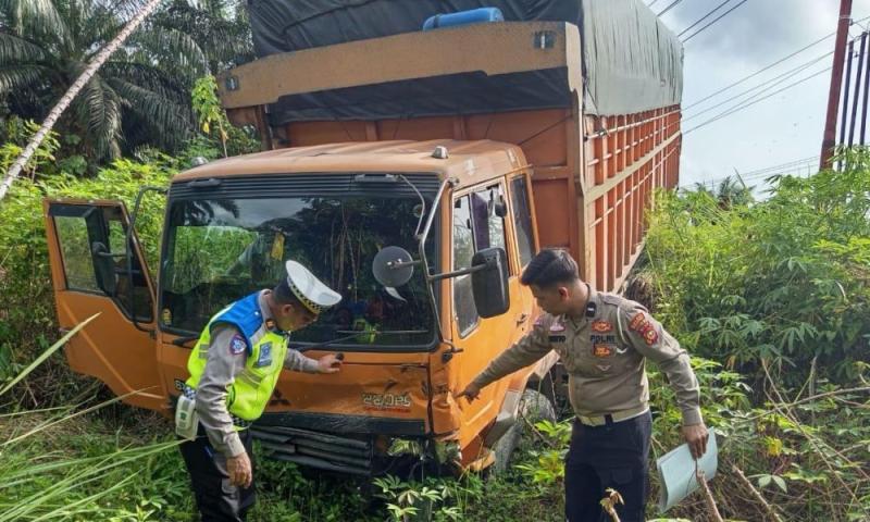 Truk Fuso Hantam Innova, Lima Orang Luka-luka