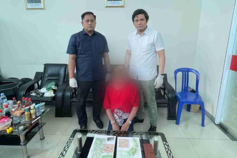 Simpan Ratusan Pil Ekstasi di Bra, Wanita Asal Negeri Jiran Ditangkap