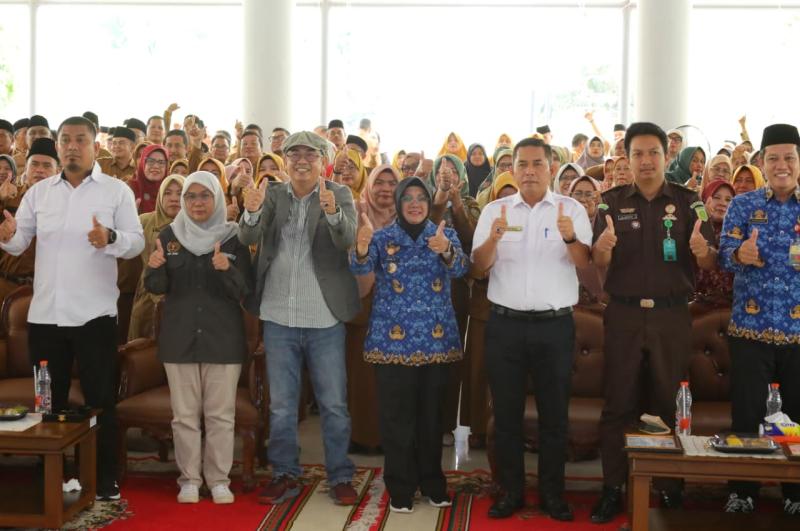 PWI Siak Taja Seminar Jurnalistik, Dihadiri Lebih 300 Kepsek SD dan SMP se-Kabupaten Siak