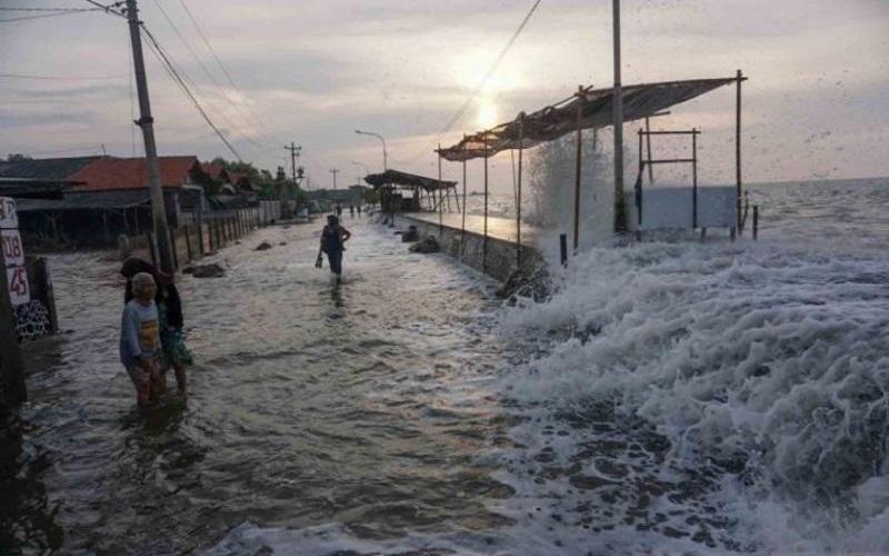 Fenomena Perigee-Bulan Baru, BMKG Peringatkan Potensi Banjir di 18 Daerah Ini