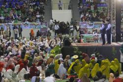 Masyarakat Pekanbaru Padati Tabligh Akbar Bermarwah Bersama UAS