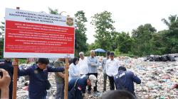 Menteri Lingkungan Hidup Tutup TPS Liar di Kampar