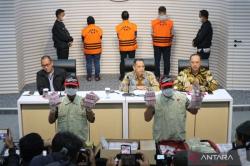 Jumlah OTT KPK di Pekanbaru Jadi 9 orang