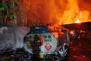 Gudang Penampungan BBM Jenis Solar Ludes Terbakar