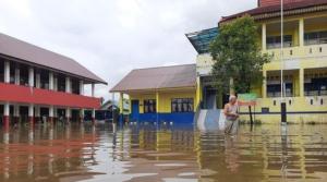 Dilanda Banjir, 17 Sekolah di Pekanbaru Terpaksa Diliburkan