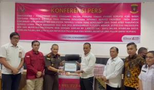 Kejari Taput Terima Uang Pengembalian Kerugian Negara Rp 1,9 Miliar