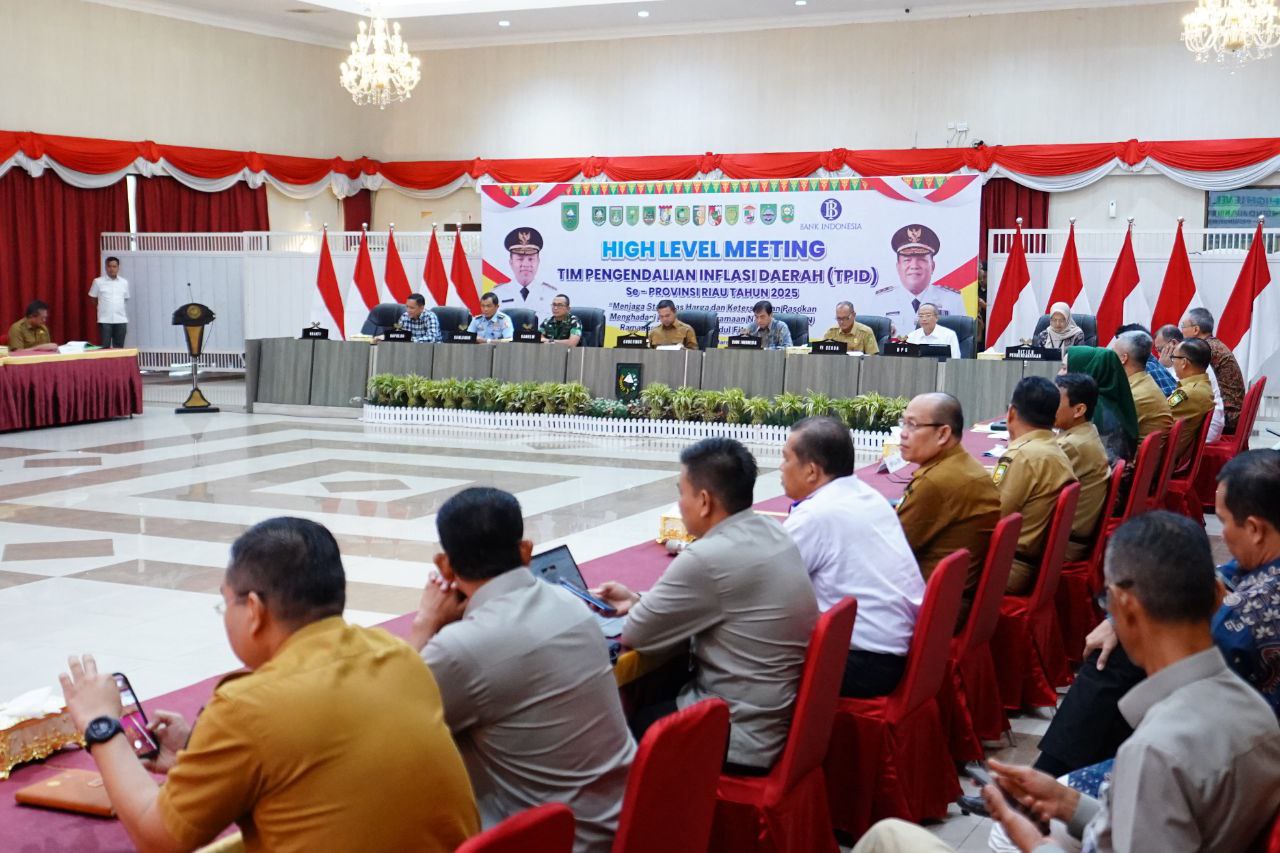 Suasana Rapat Koordinasi TPID yang dipimpin Gubernur Riau, Abdul Wahid.