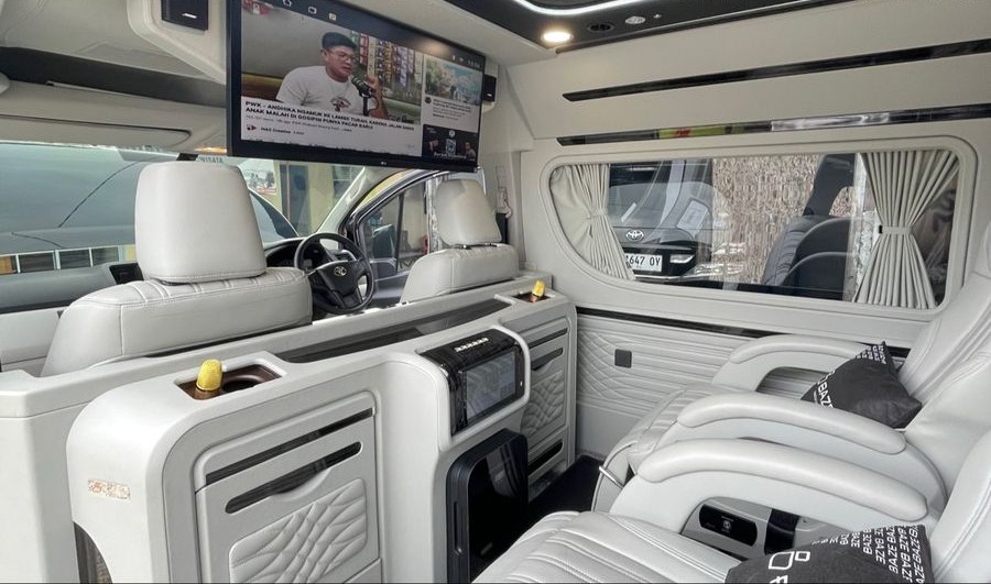 Dilengkapi audio visual dan premium sound menjadi pengalaman baru dalam perjalanan liburan.