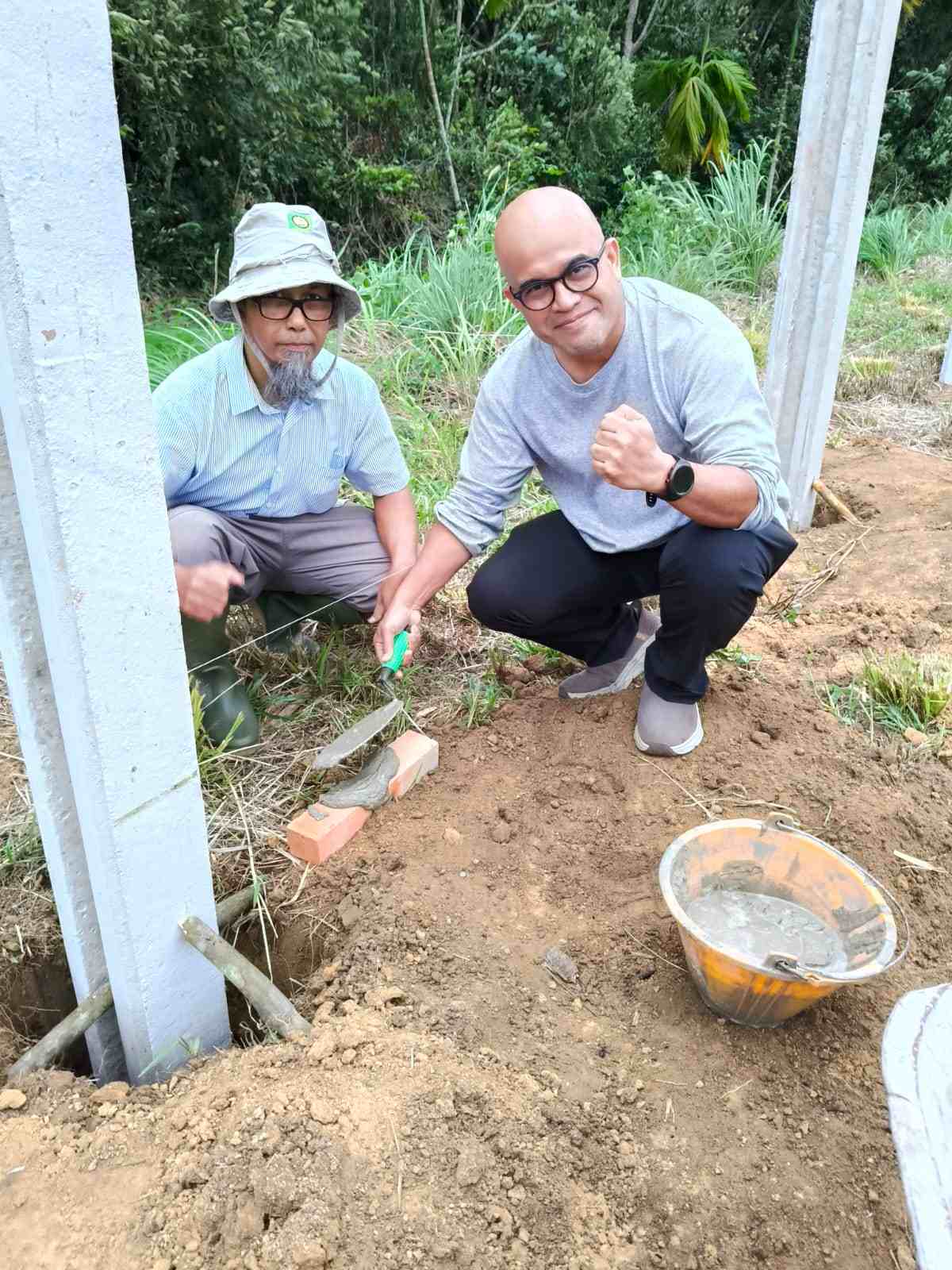 Zukarnaini Nurbit bersama Founder Komunitas Petani 360, Dr Hasballah.