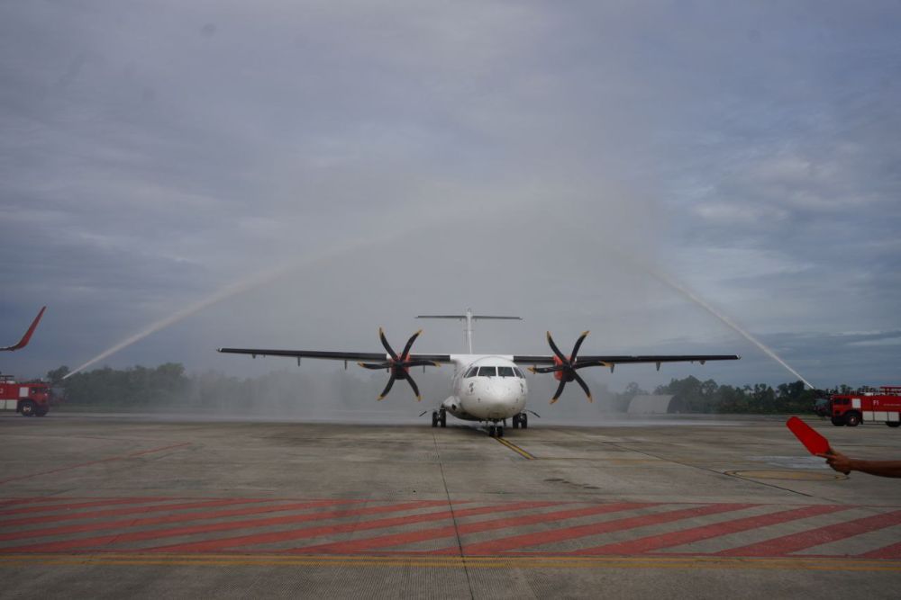 Maskapai Wings Air rute Pekanbaru-Rengat bersiap lepas landas dari Bandara SSK II.